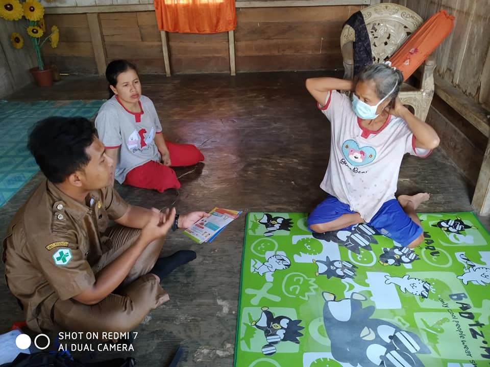UPT Puskesmas Tanjung Beringin door to door (ketuk pintu ke pintu) untuk menemukan penderita TB
