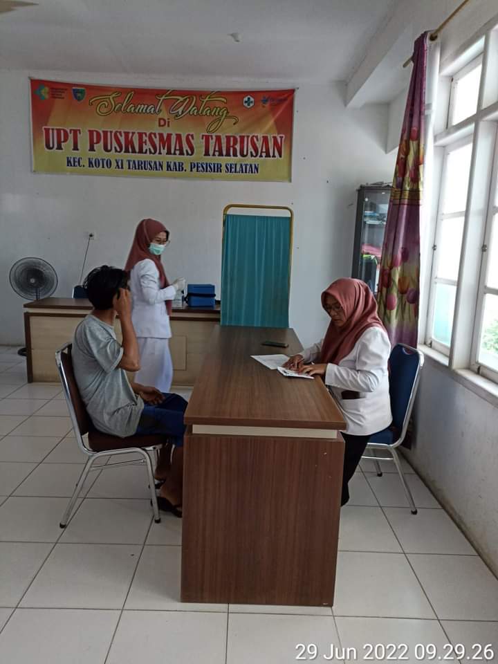 UPT Puskesmas Tarusan berikan vaksinasi pertama, kedua dan booster kepada masyarakat di wilayah kerj