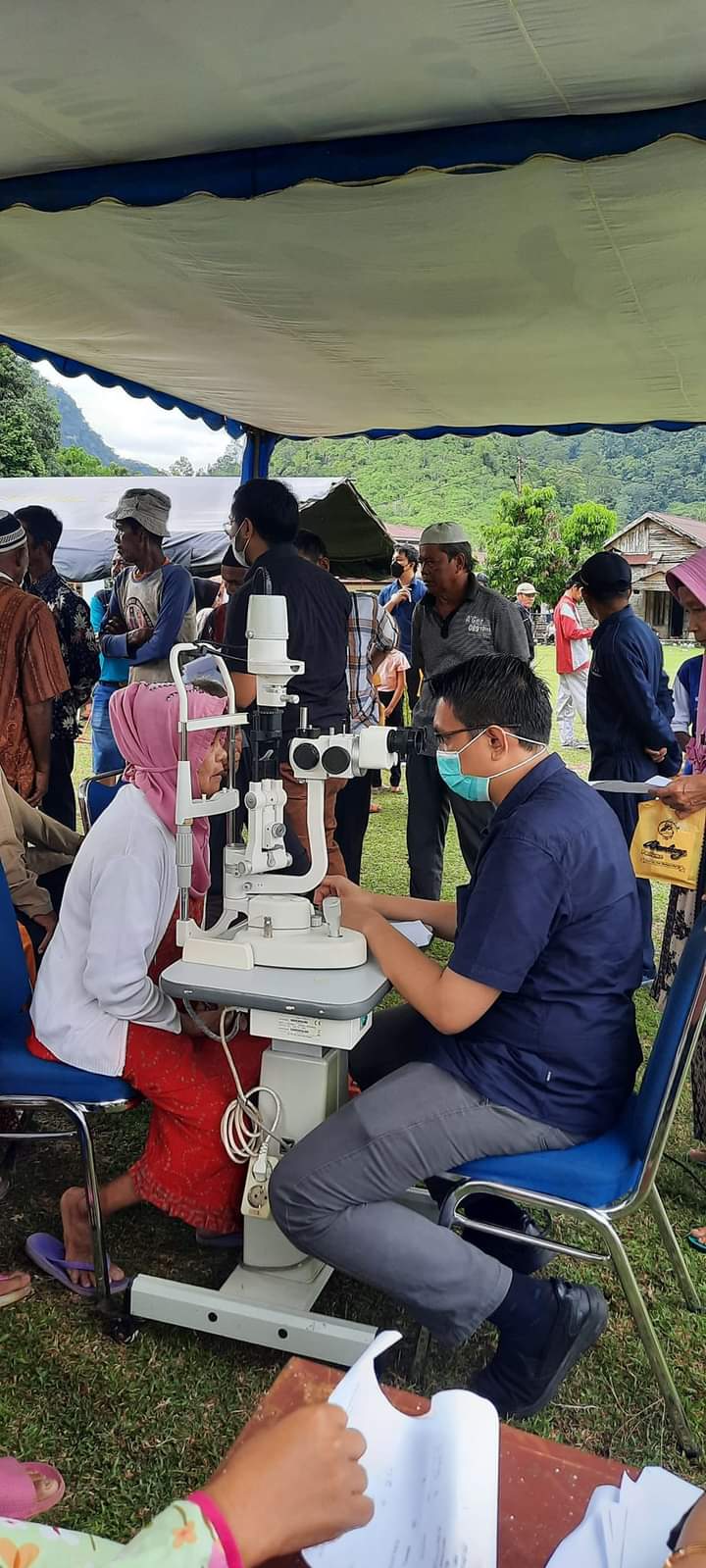 Bakti kesehatan pemeriksaan mata, pembagian kacamata dan penjaringan katarak di Nagari Sungai Pinang