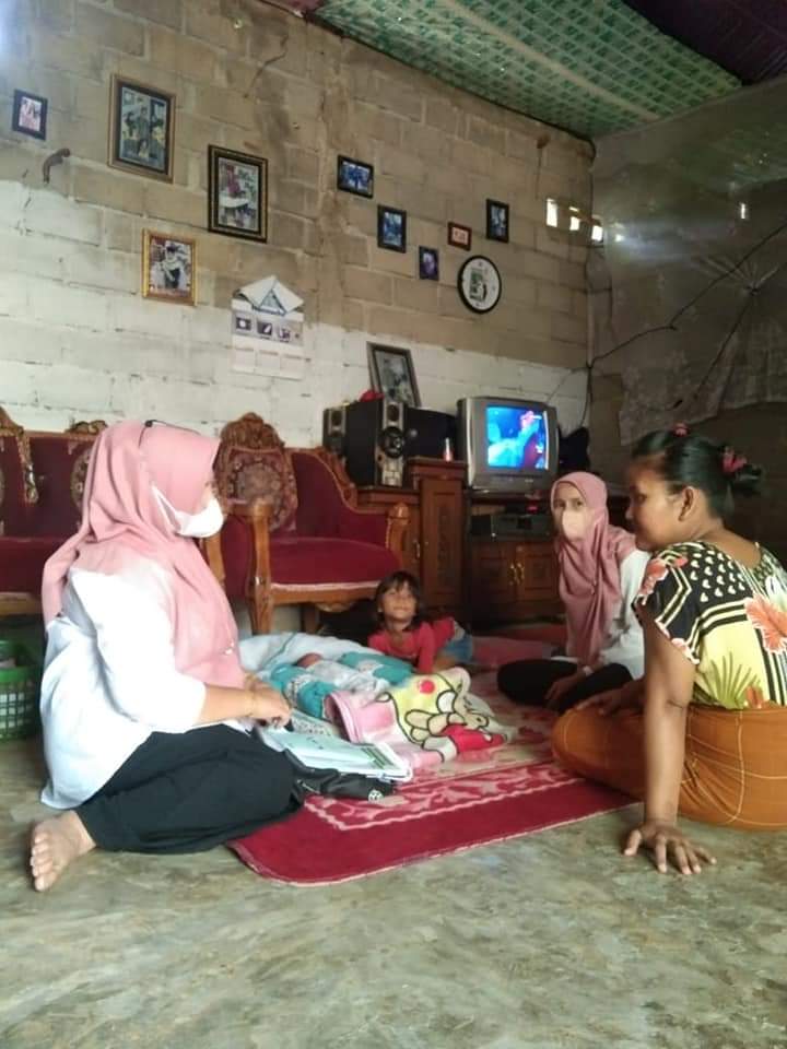 Puskesmas Pasar Kuok. Kegiatan kunjungan rumah pasien Pasca persalinan oleh Petugas KB dan Bidan Des