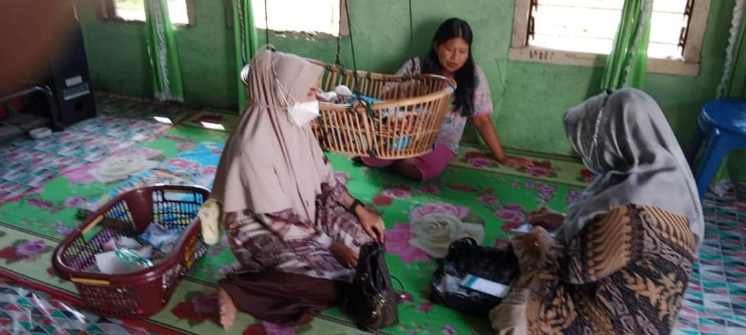 Puskesmas Pasar Kuoklalukan kunjungan rumah pasien Pasca persalinan oleh Petugas KB dan Bidan Desa