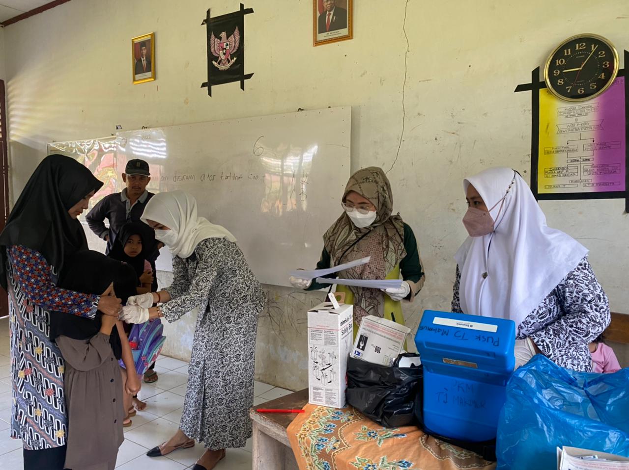 Tim Imunisasi Puskesmas Tanjung Makmur, Laksanakan BIAN di Sekolah