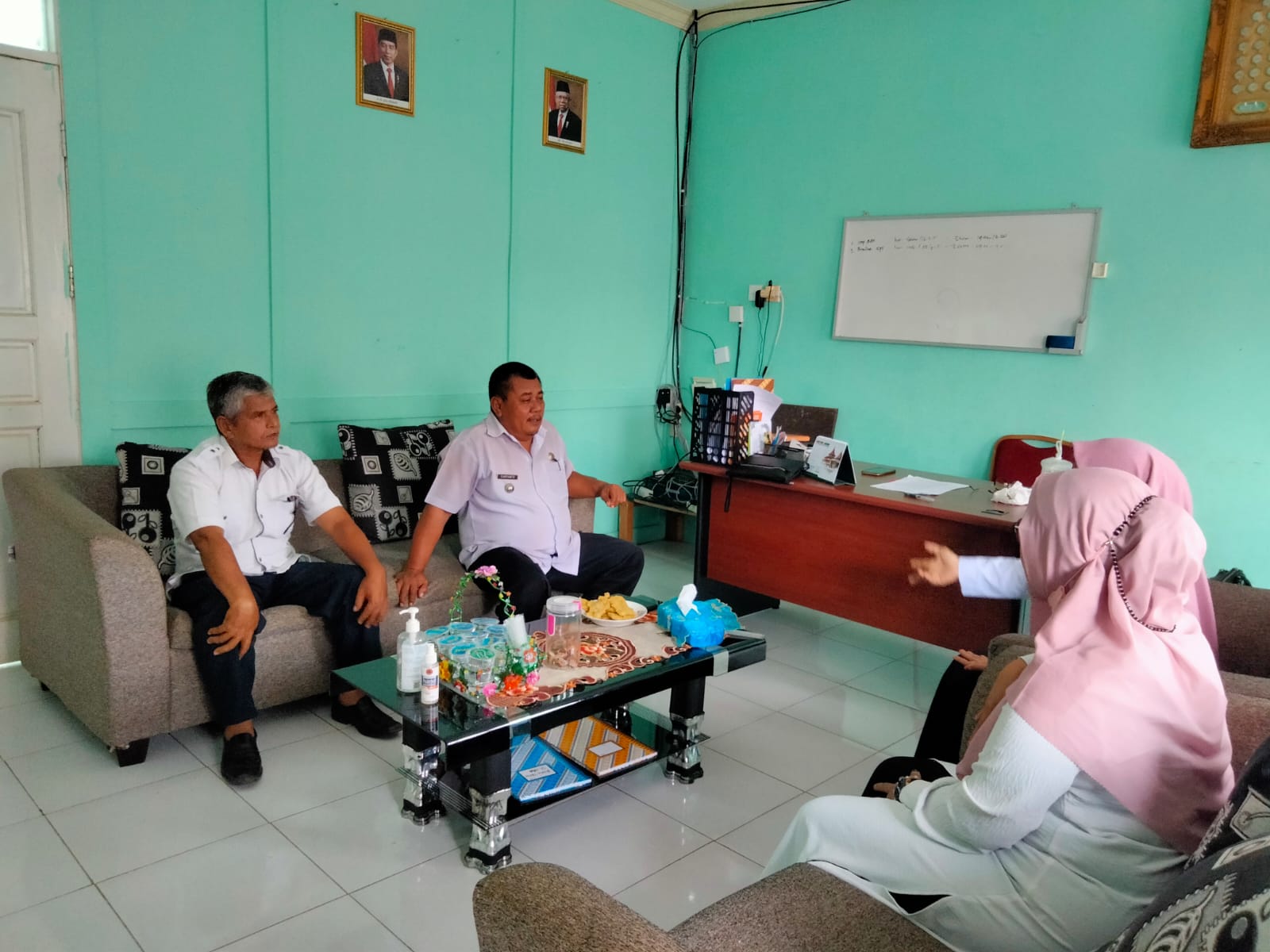 Koordinasi Camat dan Kasi Kecamatan Lunang ke PKM Tanjung Beringin tentang percepatan vaksin  covid 