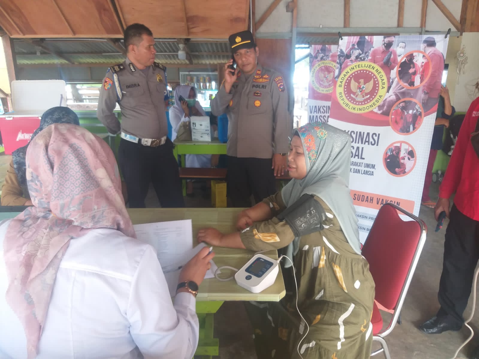 Puskesmas Surantih Melaksanakan Kegiatan gerai Vaksin bersama BIN (Badan Intelijen Negara) Padang