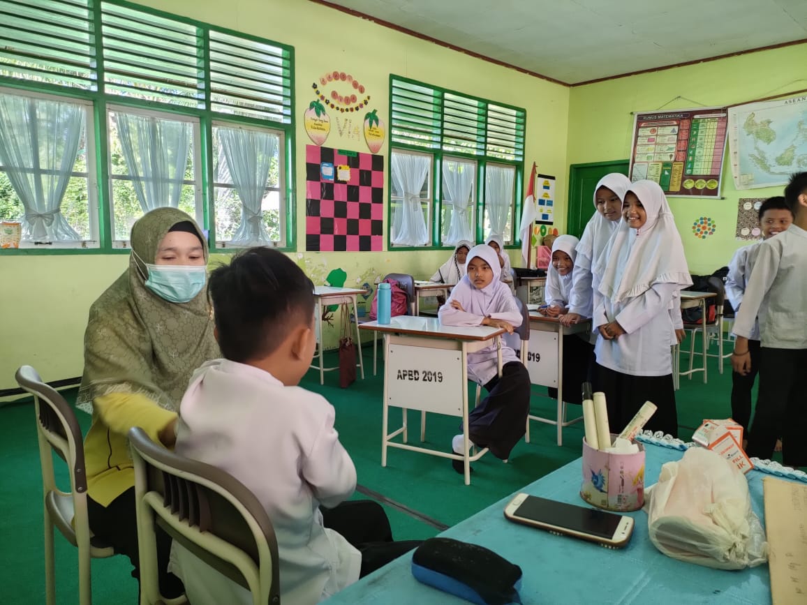 Pelaksanaan Imunisasi BIAN Tahap II di SDN 28 Ps.Gompong Pusk Kambang