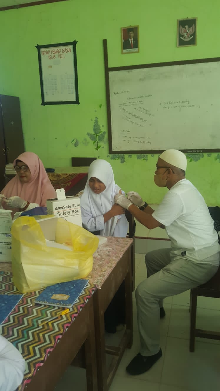 Pelaksanaan Imunisasi BIAN Tahap II di SMPN 1 Lengayang  Pusk. Kambang
