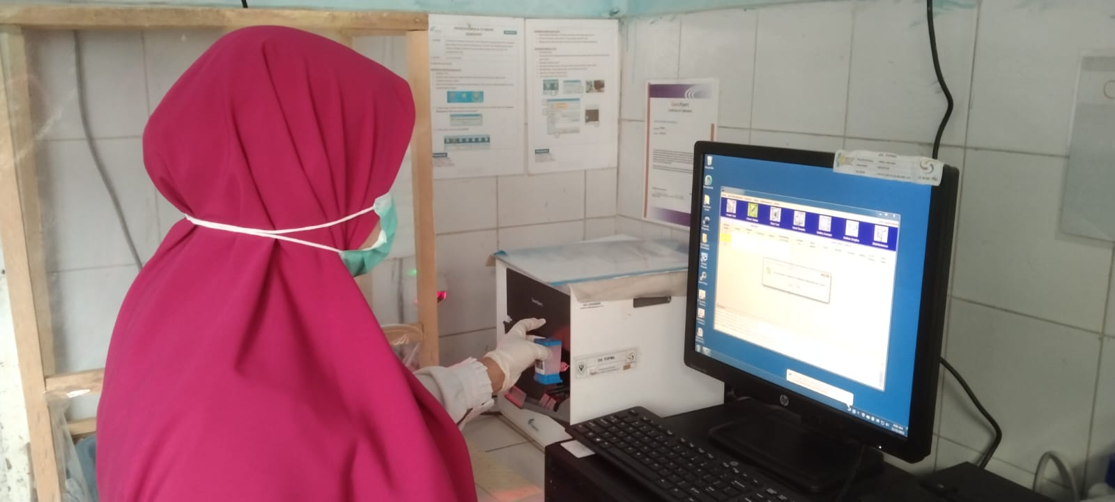Pemeriksaan TCM  Di ruang Laboratorium Puskesmas Air Haji